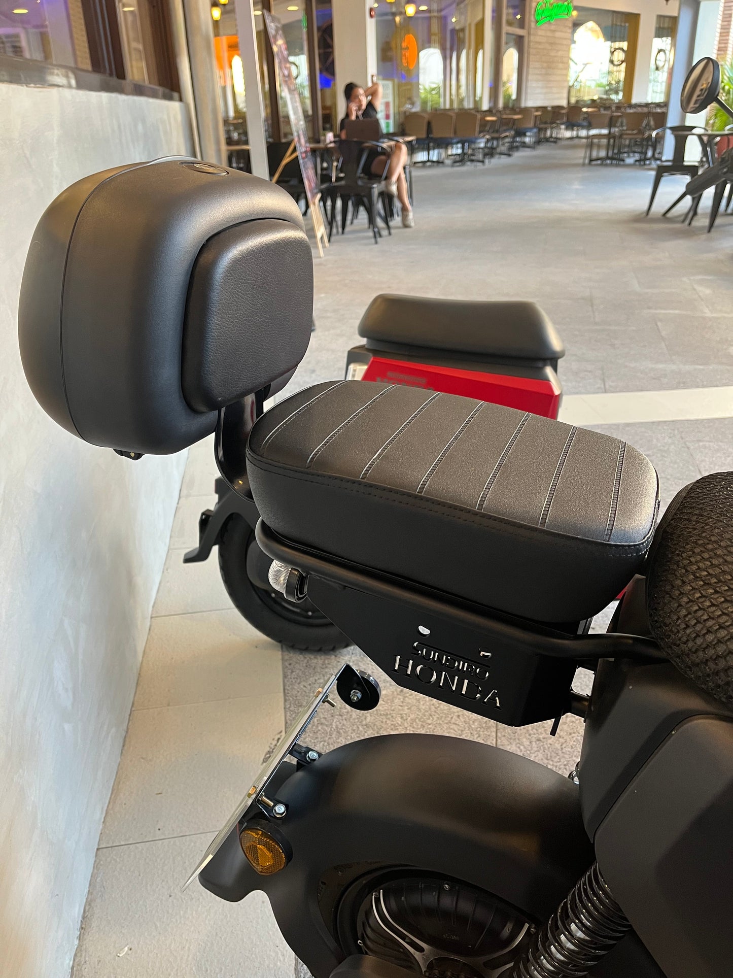 Sundiro Honda - Back Seat w/ Mini Box