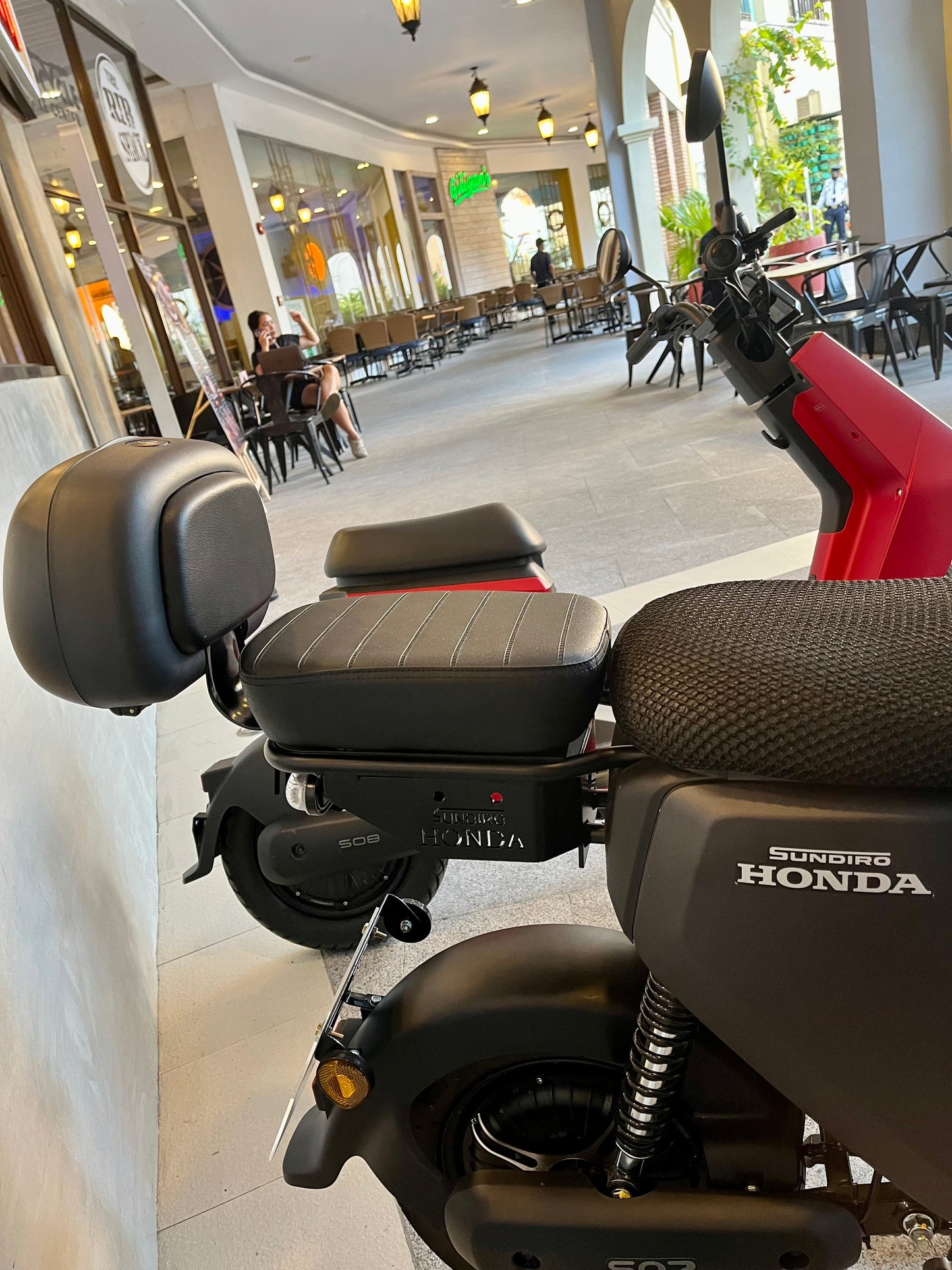 Sundiro Honda - Back Seat w/ Mini Box